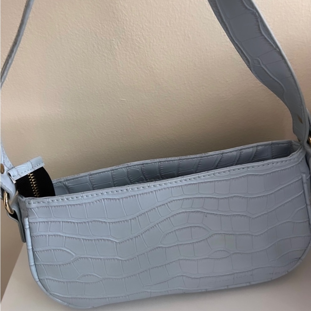 Blue Shoulder bag, very cute. Fairly new.